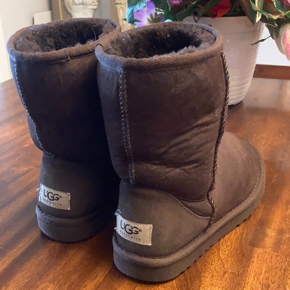 UGG AUSTRALIA CLASSIC SHORT 5825. - Picture 4 of 16